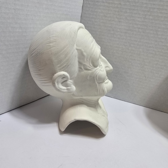 Elegant Cream Bust Sculpture Pair - Picture 5 of 10